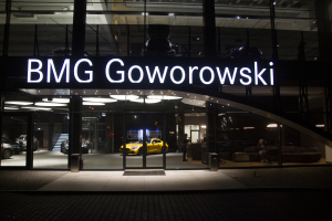 BMG Mercedes  Gdynia wejście główne.